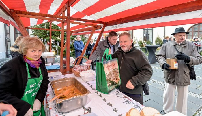 Održana humanitarna akcija Zaklade &bdquo;Vita&ldquo;: Kupnjom sarme prikupljeno 6.725,00 kuna za djecu oboljelu od malignih i drugih te&scaron;kih bolesti