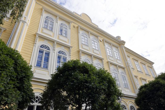Zavr&scaron;ena obnova fasade starog dijela zgrade Prve gimnazije Varaždin: Stričak: Do kraja iduće godine ova zgrada bit će prava varaždinska ljepotica