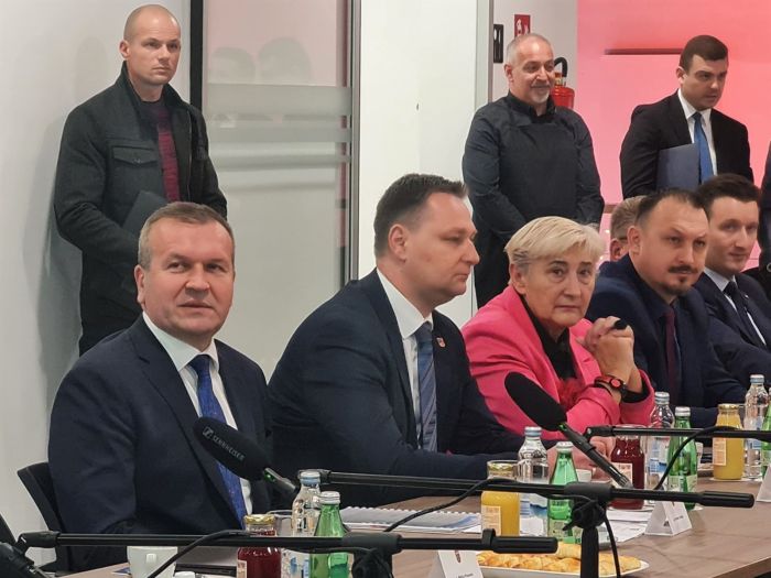 Predsjednik Vlade Plenković na sastanku sa županima uključenim u Razvojni sporazum za sjever Hrvatske, Varaždinskoj županiji uručeni 12 milijuna kuna vrijedni ugovori za projektnu dokumentaciju &scaron;est infrastrukturnih projekata
